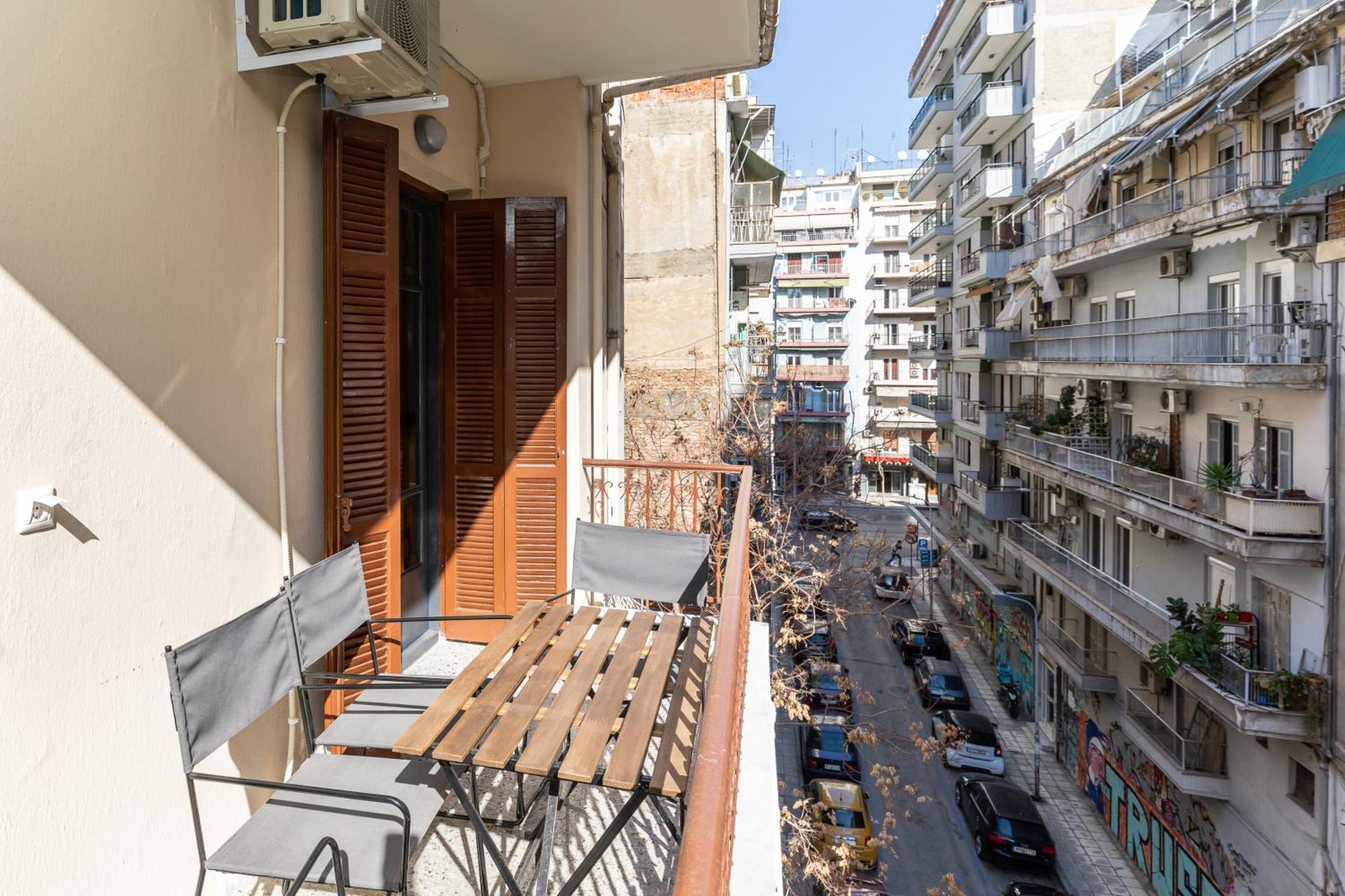 Vista By Halu!: Spacious City Centre Home 塞萨洛尼基 外观 照片